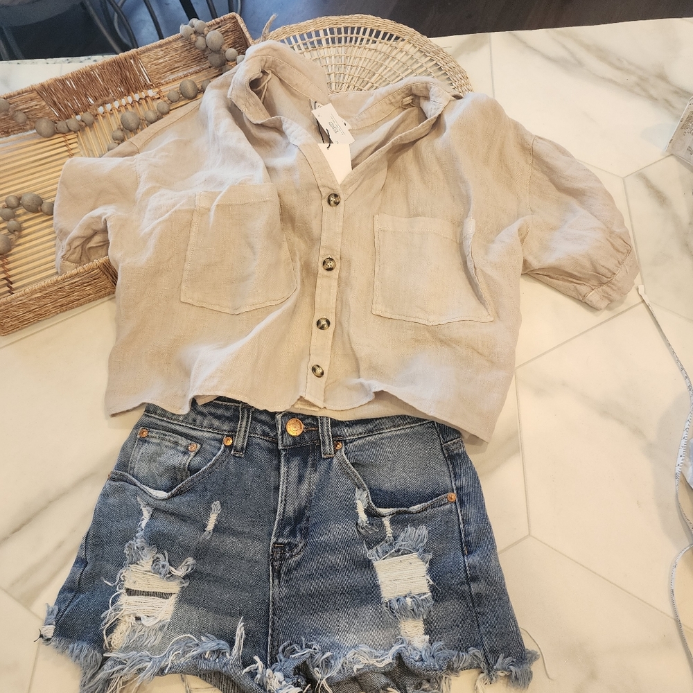 Almost famous, womens size 3, CUTEST fringed distressed denim short shortsπ©· - Picture 12 of 13